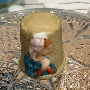 RR Roman Religious Mother Mary Porcelian Thimble Made In Mexico (1970s)